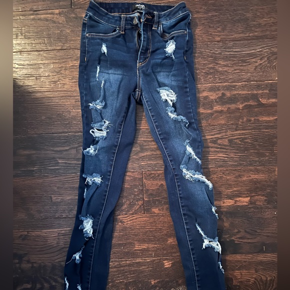 Dark wash ripped skinny jeans - Picture 1 of 3